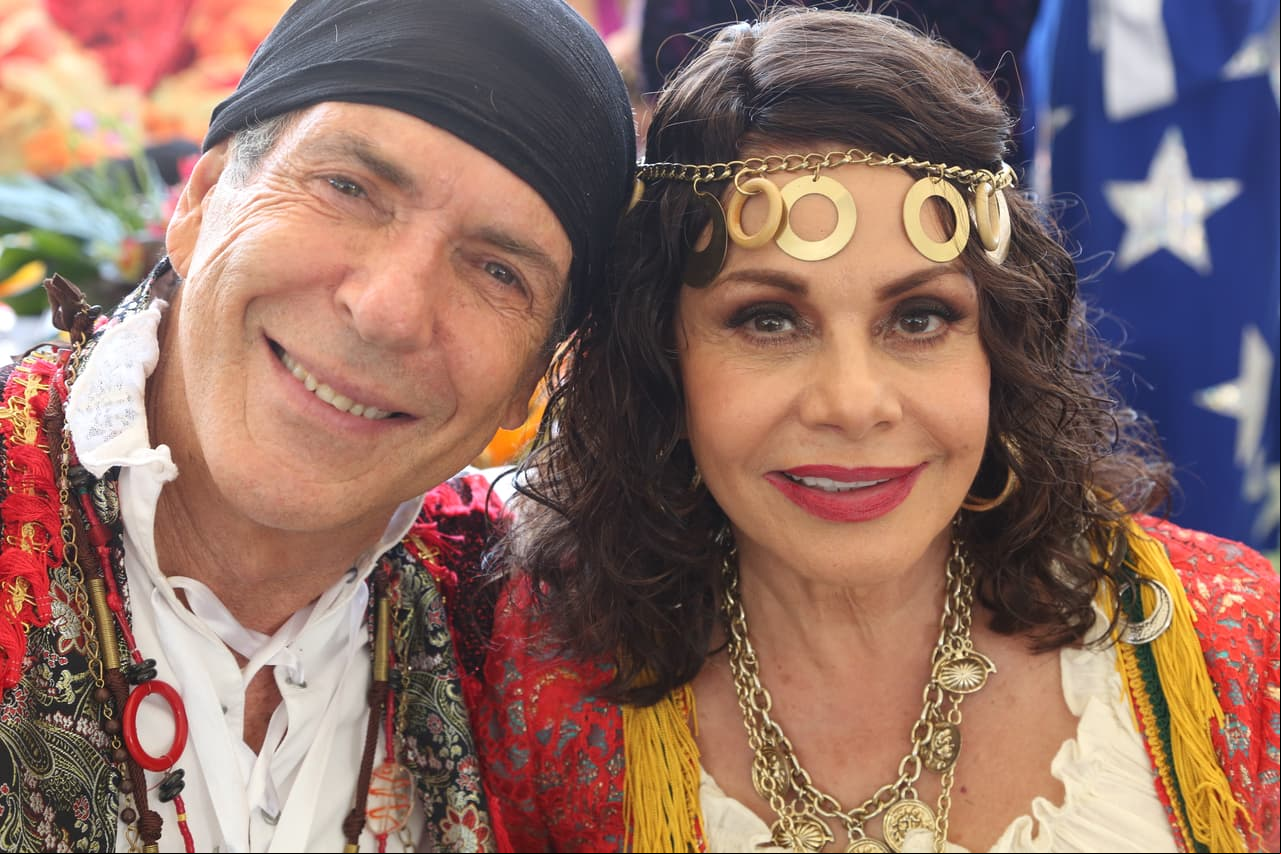 Y junto a su querida Úrsula, se disfrazaron de gitanos. Una pareja adorable.