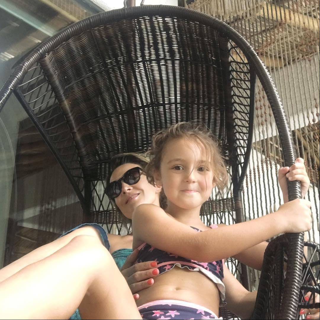 “Hija mía, hoy han pasado 10 años desde que vi esa luz en tus ojos por primera vez, gracias por darme el regalo más grande en la vida #felizcumpleisabella", escribió al pie de la imagen.