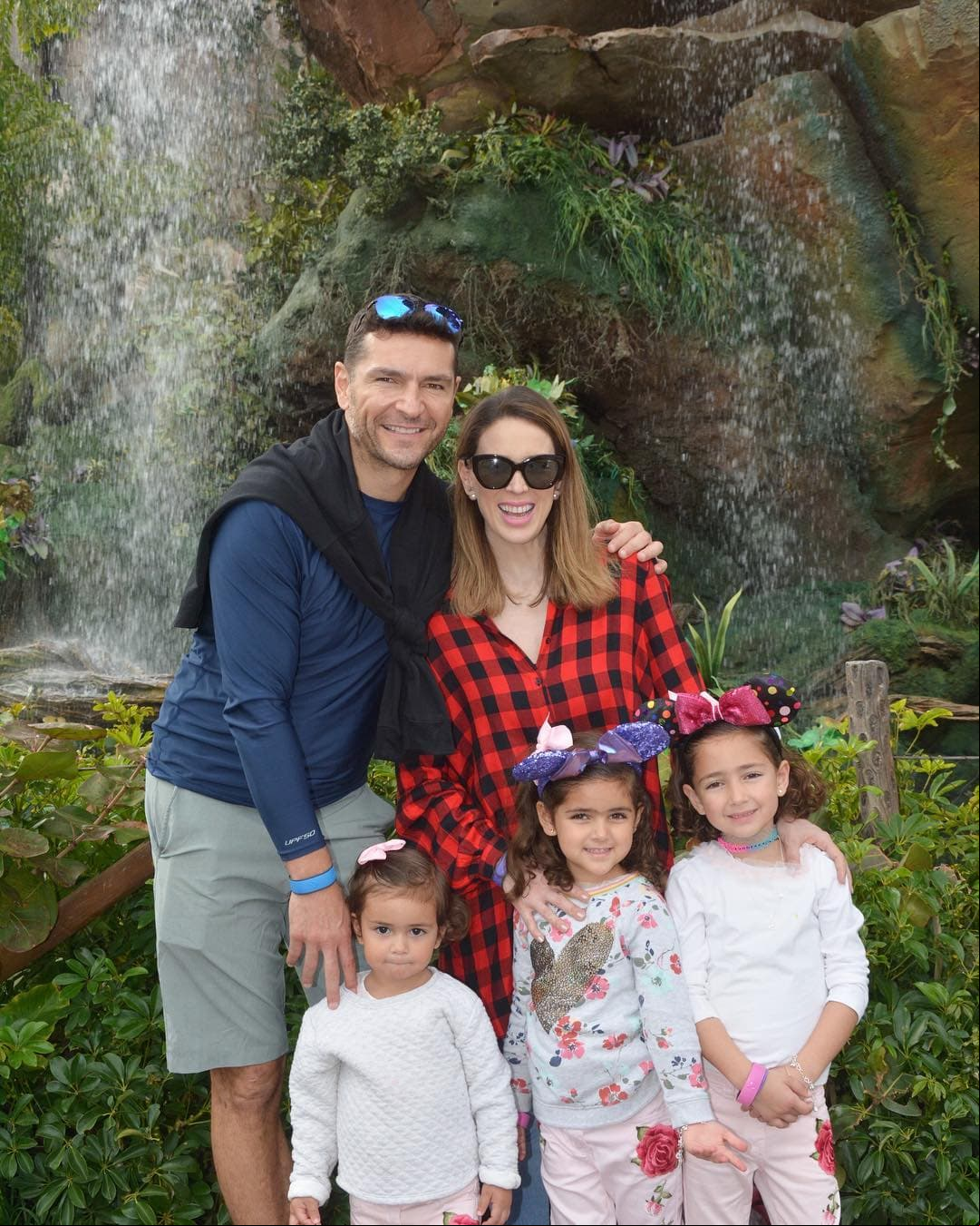 Jacqueline Bracamontes comparte a través de Instagram algunos de los mejores momentos de sus hijas.