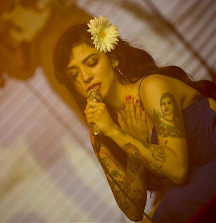 Mon Laferte en uno de sus conciertos en Houston, Texas