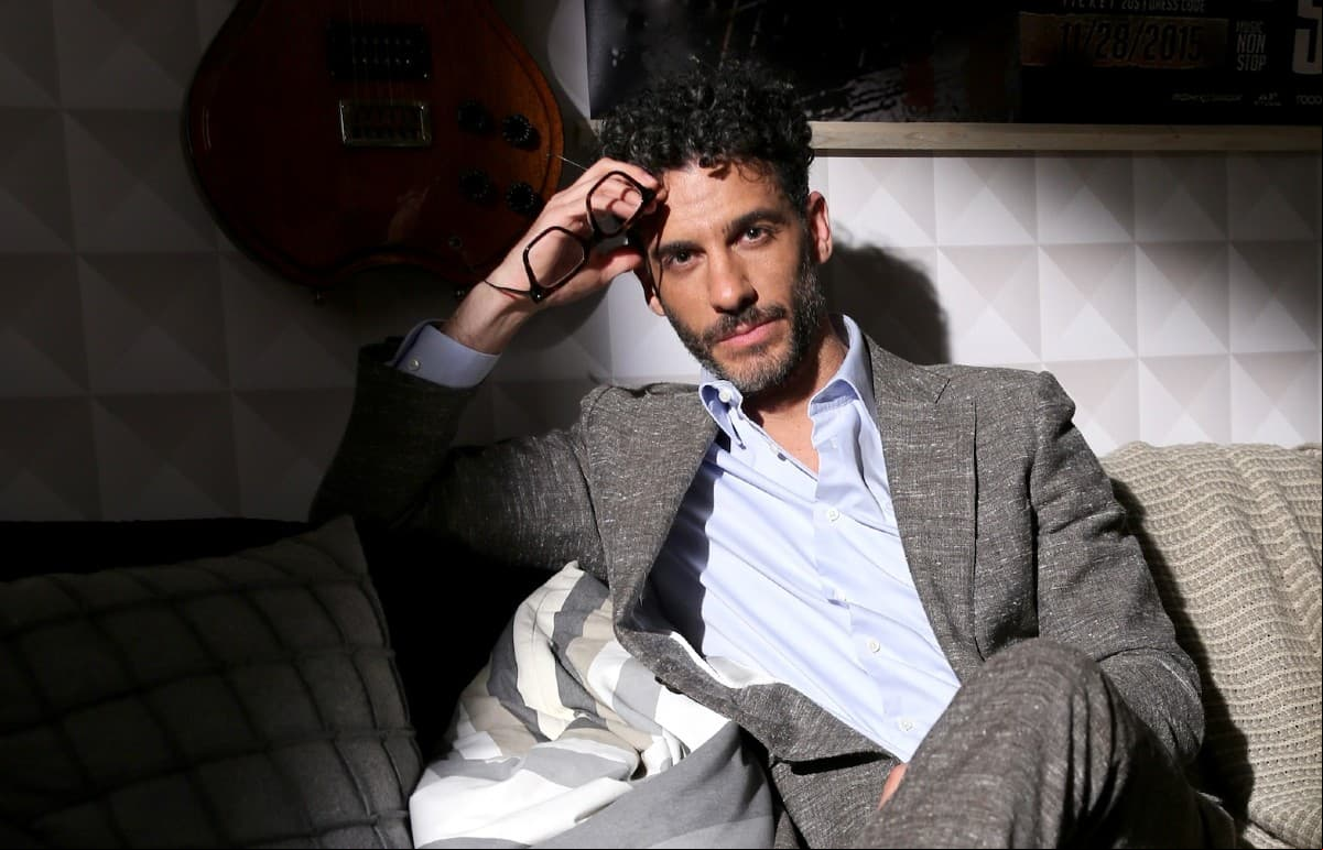 El actor robó miradas con su tierna foto familiar