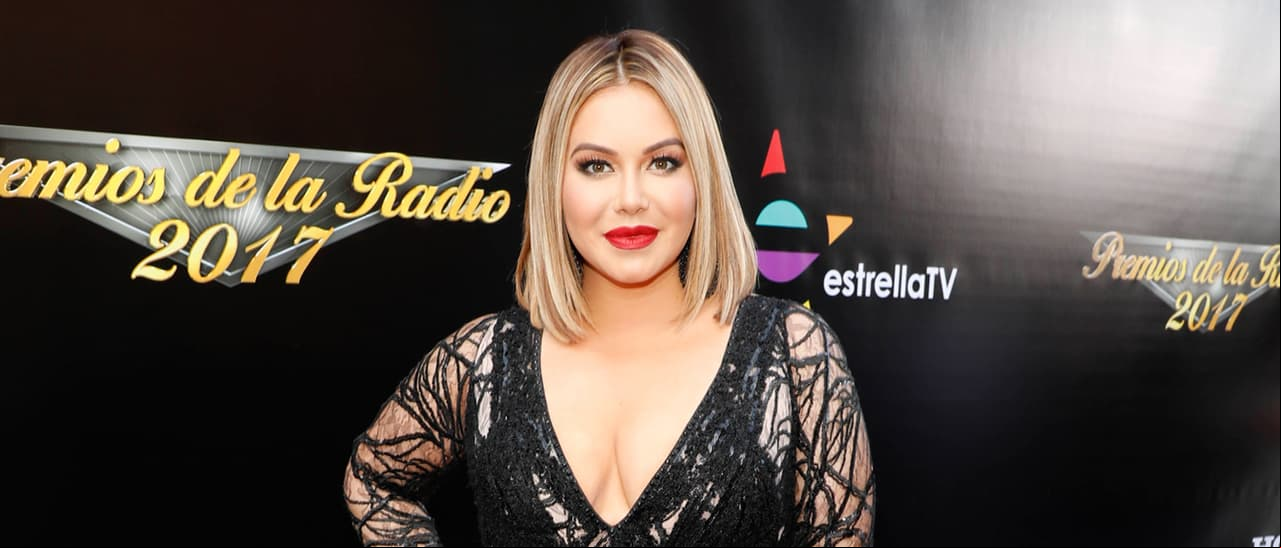 Chiquis Rivera sufre sensual accidente con su vestuario