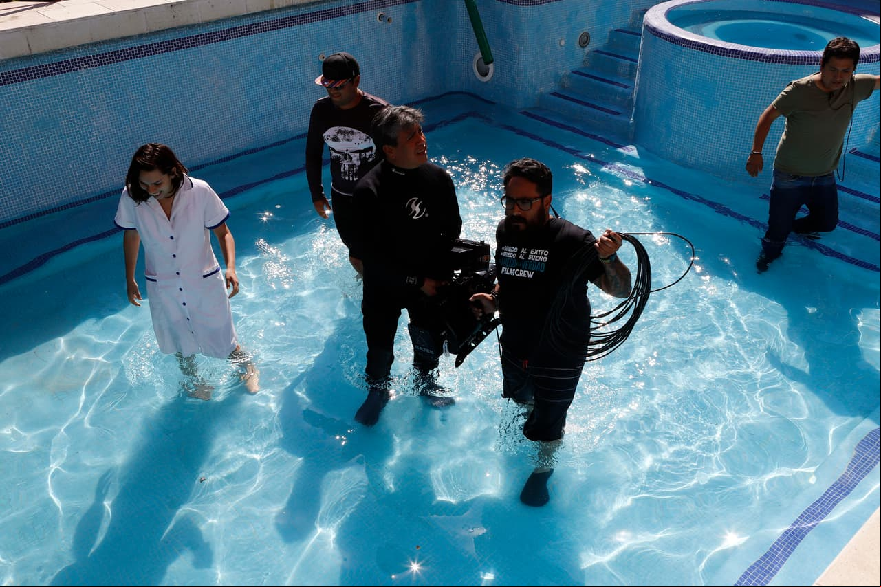 La dirección de escena en exterior estuvo a cargo de Sergio Siruela y la dirección de fotografía de David Celis.