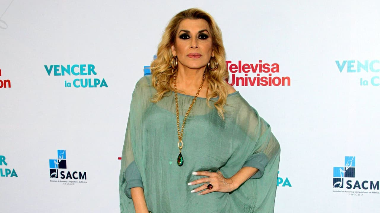 La cantante fue hospitalizada tras presentar intensos dolores. Un "tumor en el riñón" sería la causa.