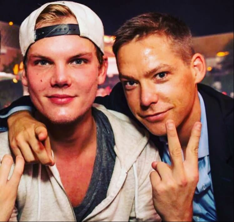 Waits compartió algunas fotografías cercanas con Avicii