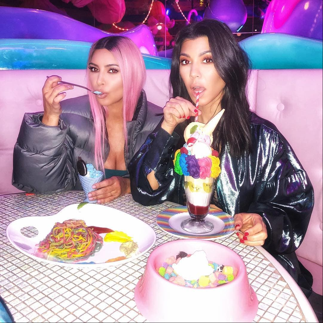Alimentos prohibidos: Tras dar a luz, las Kardashian tenían prohibido consumir azúcares, dulces, galletas saladas, harina y arroz blanco. Ahora lo hacen, pero con medida.