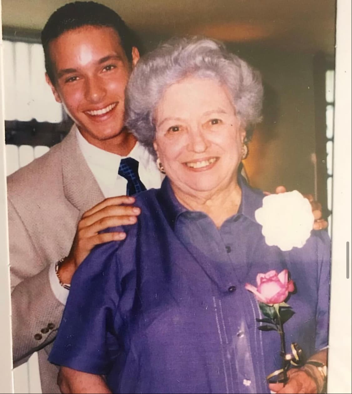 En 2004, con tan sólo 20 años, Derrick ingresó al Centro de Educación Artística de Televisa (CEA), donde comenzó sus estudios actorales.