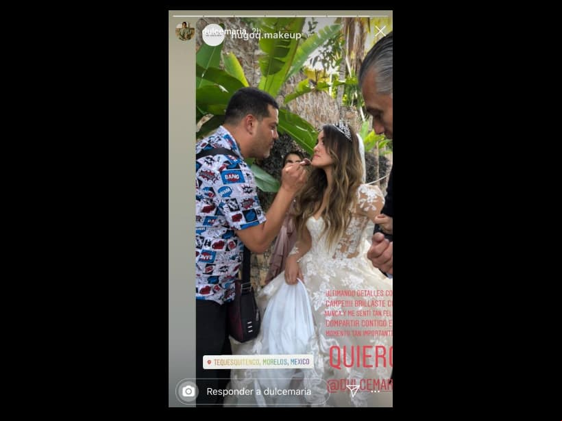 El maquillaje estuvo a cargo de Hugo Quiñones, tal como se muestra en la imagen.