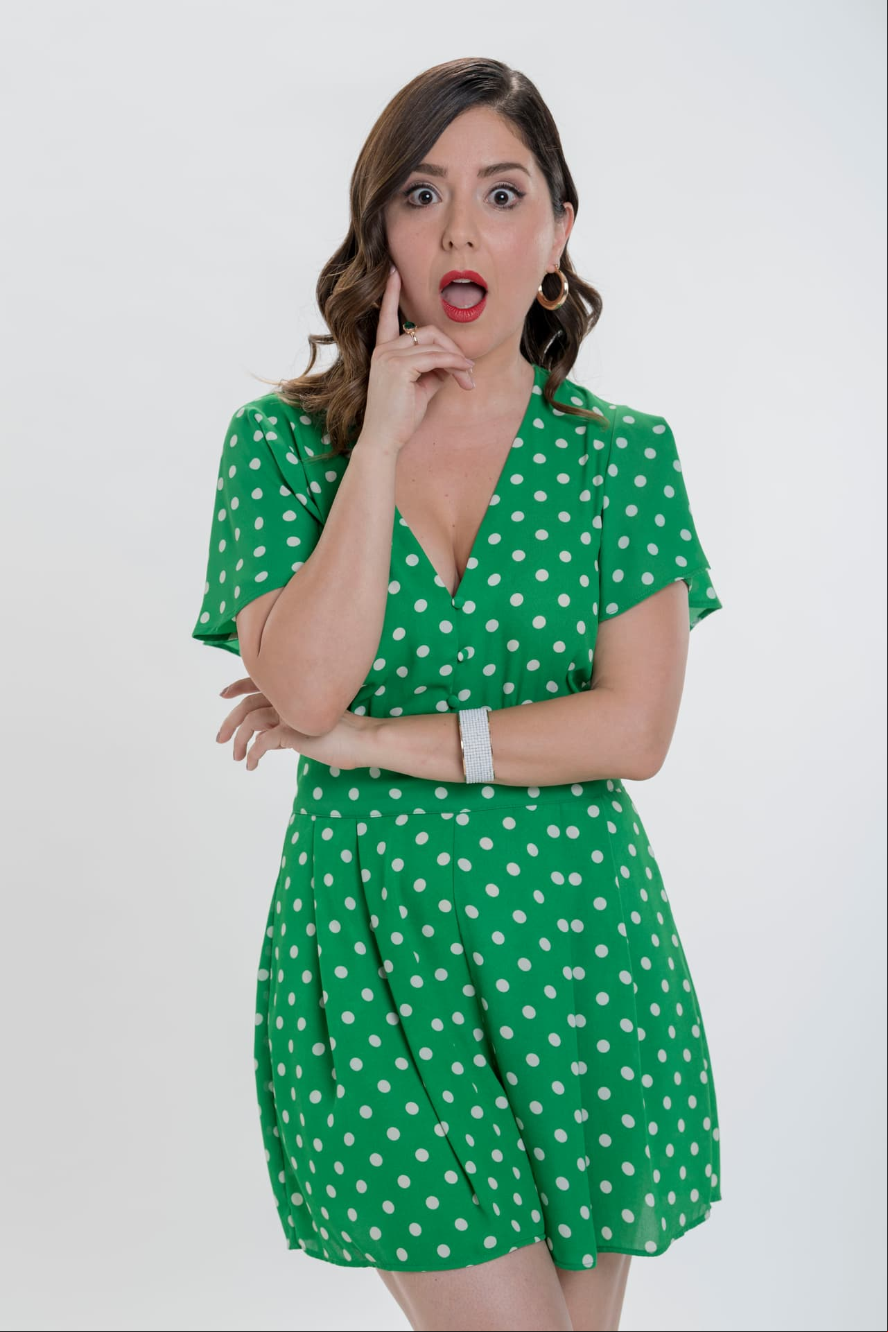 Diana Bovio, en su debut en las telenovelas, es "Bárbara", la exitosa dueña de una exclusiva boutique que deberá huir por culpa de su marido.
