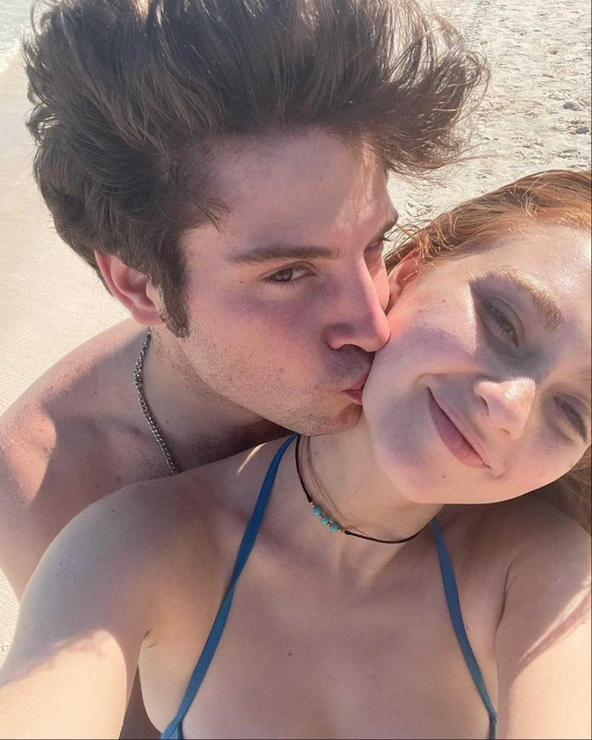 Nicolás Haza se pone romántico y así celebra 5 meses con su novia