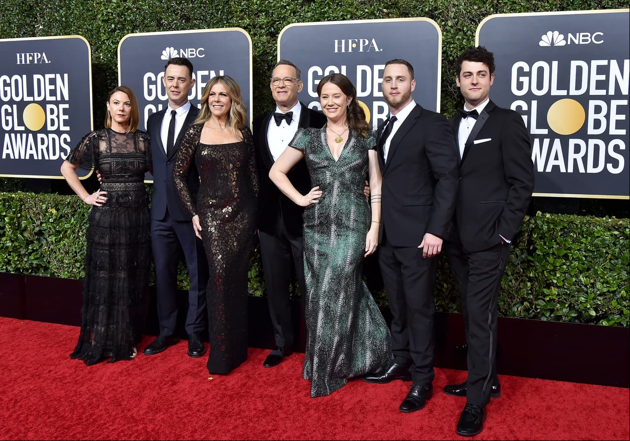 Tom Hanks y Rita Wilson junto a sus hijos Samantha Bryant, Colin, Chet y Truman Theodere Hanks en los Globos de Oro de 2020