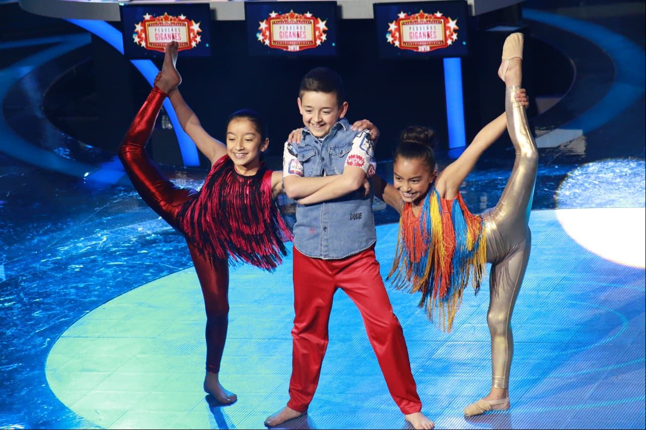 Sí que los pequeños demostraron desde el primer día sus habilidades en el baile. Como Oscar Villareal con Susana Osuna y Marcela Guerrero.