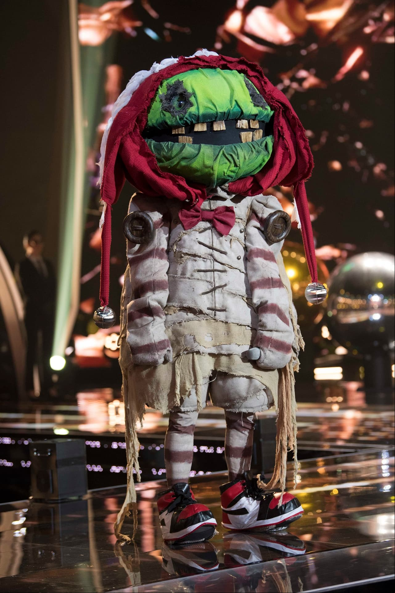 Previo a revelar su identidad, Zombie se divirtió al formar parte del primer musical de la noche.