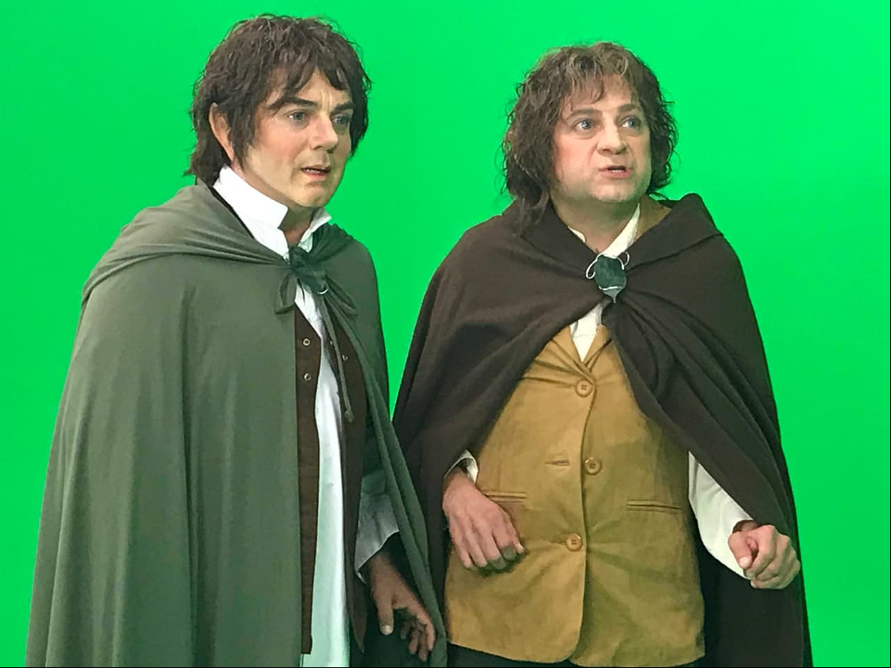 Frodo (Pierre Ángelo) y Sam (Lalo España) en la parodia de El señor de los anillos.