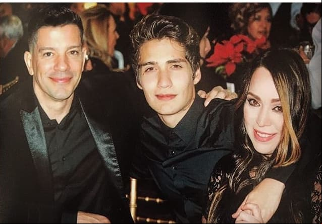 Por su parte, el cantante aclaró que se lleva muy bien con la madre de su hijo: "Jaqueline y yo somos grandes amigos ahora y los dos estamos ahí, encima del chamaco".