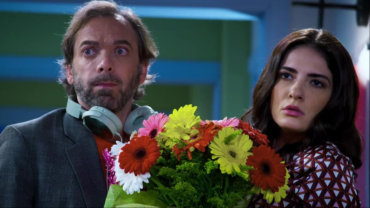 El jefe le envía flores a Eva, pero las recibe Tania y esta fue su reacción en ‘¿Es neta, Eva?’