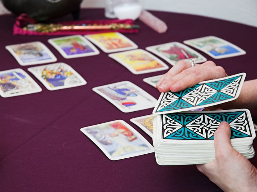Top 10: Aprende cómo se realiza una lectura del tarot