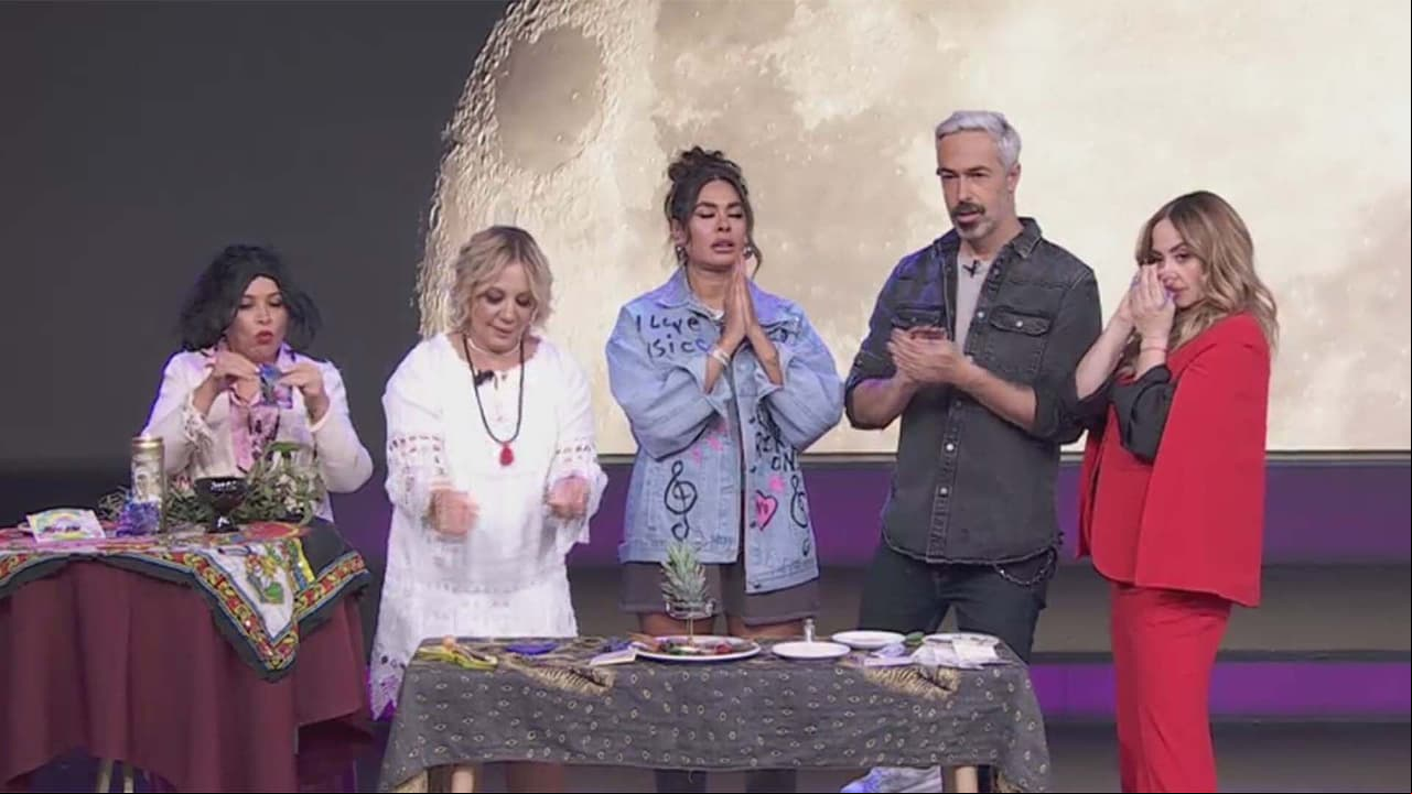 Ritual con azúcar, canela y polvo de garrapata para atraer la prosperidad en luna llena