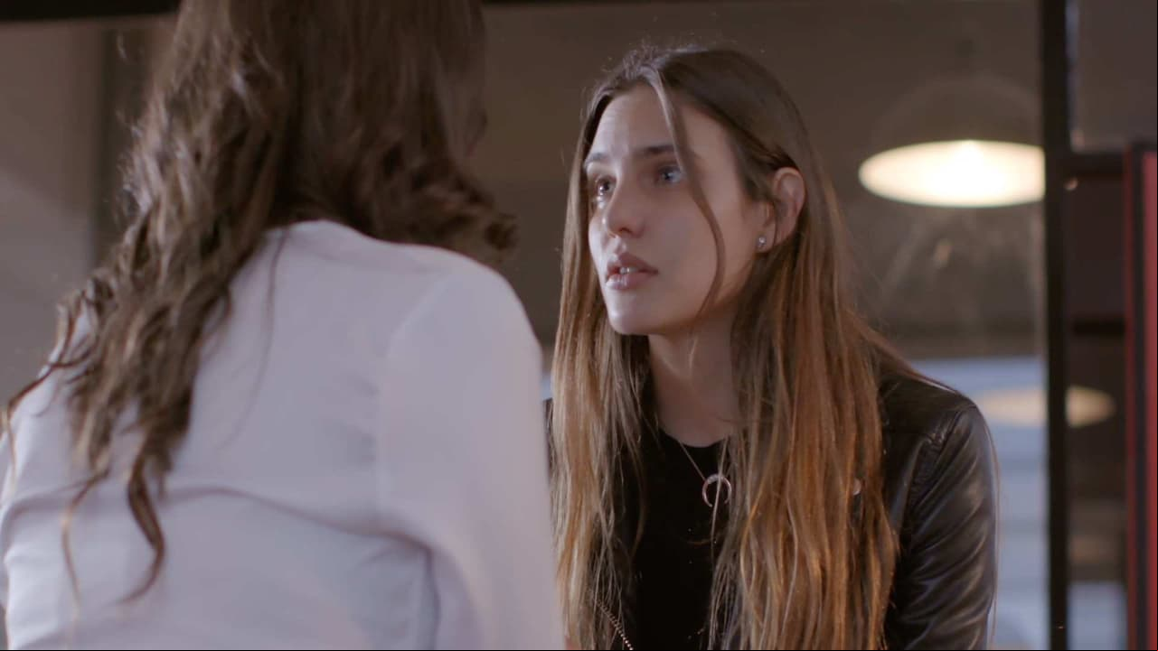 Valentina le pone un alto a Eva