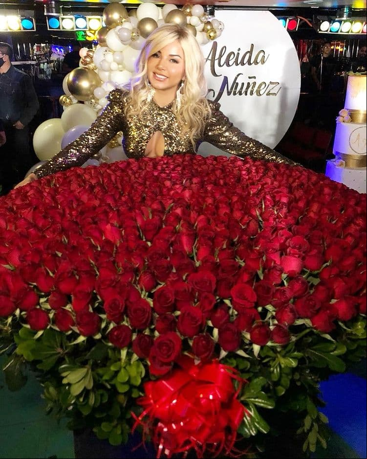 Aleida Núñez recibe gran detalle de su novio en su cumpleaños