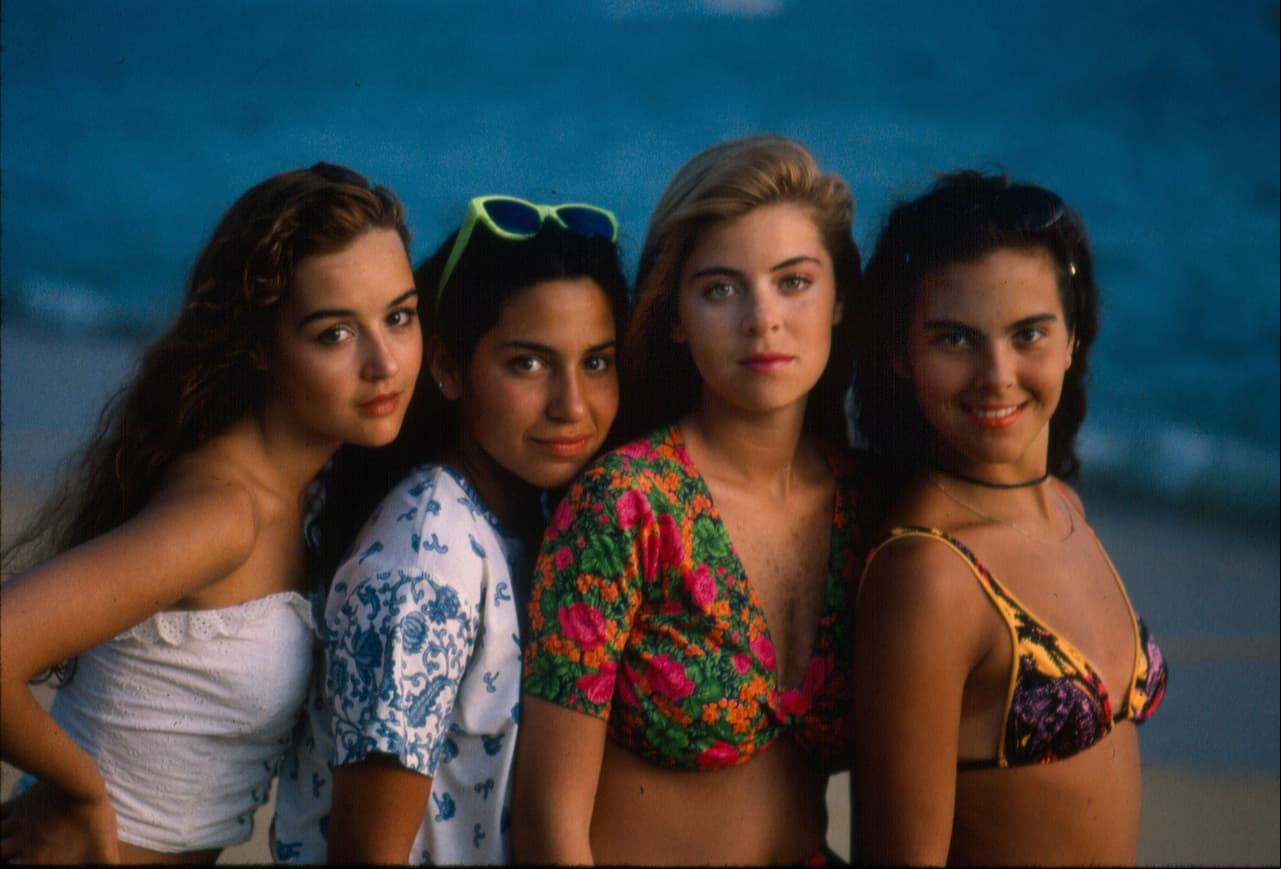La telenovela ‘Muchachitas’ se estrenó en 1991 y fue producida por Emilio Larrosa, narrando la historia de un grupo de chicas en una academia de arte que persiguen su sueño de ser grandes estrellas.