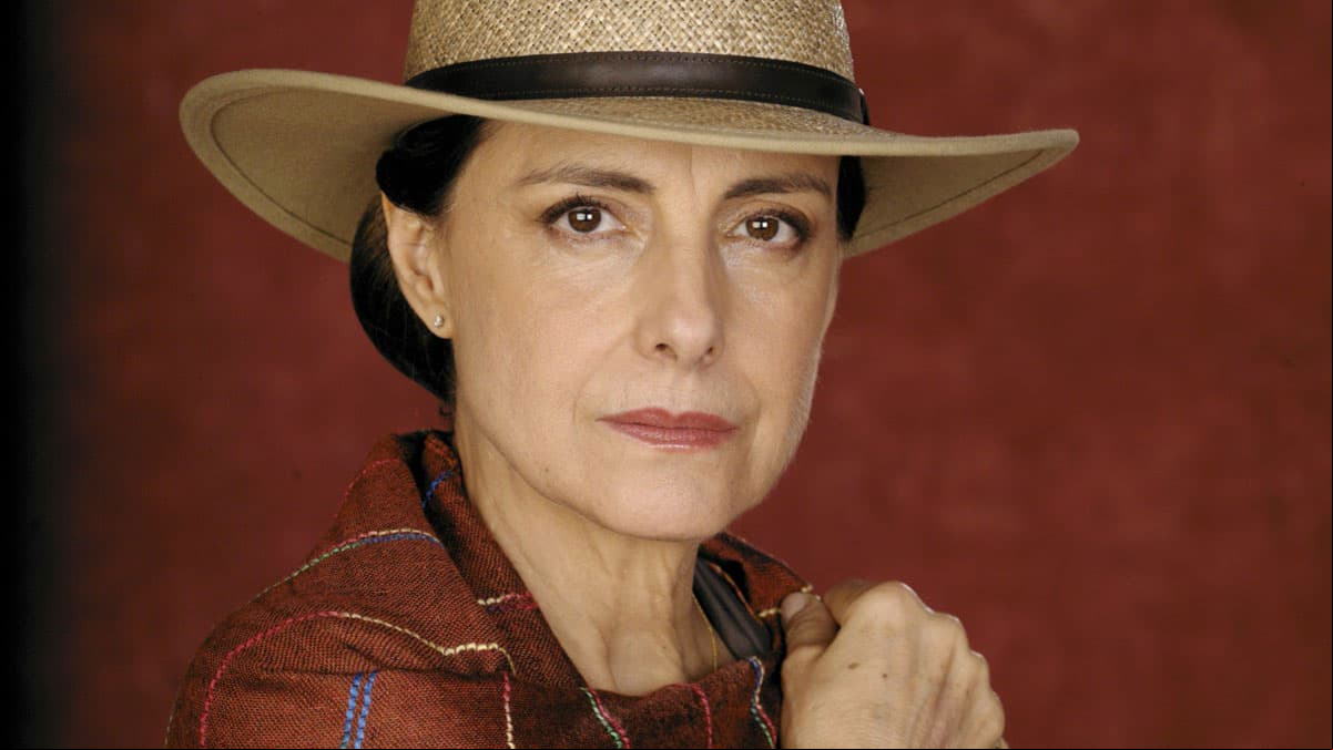 Diana Bracho brilló por su papel en ‘Mi marido tiene más familia’, pero en ‘Fuego en la sangre’ (2008) dio vida a 'Gabriela Acevedo', una mujer que a través del encierro y la represión matiene a sus tres hijas alejadas de tener una vida normal.