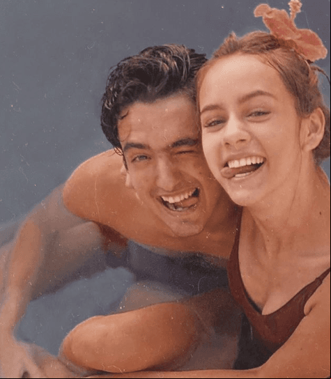 Azul Guaita y Sebastián Poza no solo son pareja en la telenovela 'Soltero con hijas', sino en la vida real. Ambos compartieron su relación con el público el 25 de enero de 2020 con tiernas fotografías en sus respectivas cuentas de Instagram.