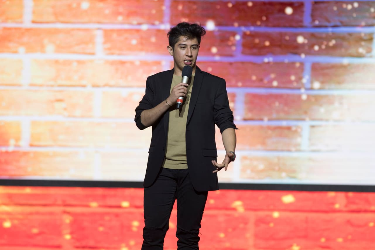 Después de Fernández, Daniel Sosa también realizó una pequeña presentación de "Stand Up".