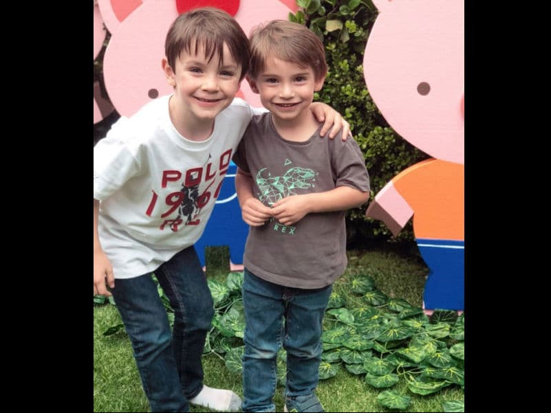 Sus medios hermanos estuvieron muy contentos por el festejo