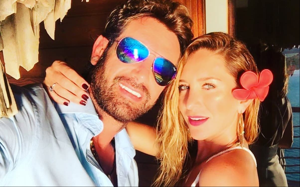 Y es que la actriz afirmó en la revista TVyNovelas que la joven rusa fue la culpable de que matrimonio terminara, hecho que reafirmó en febrero de 2019 en su canal de YouTube.
<br>
