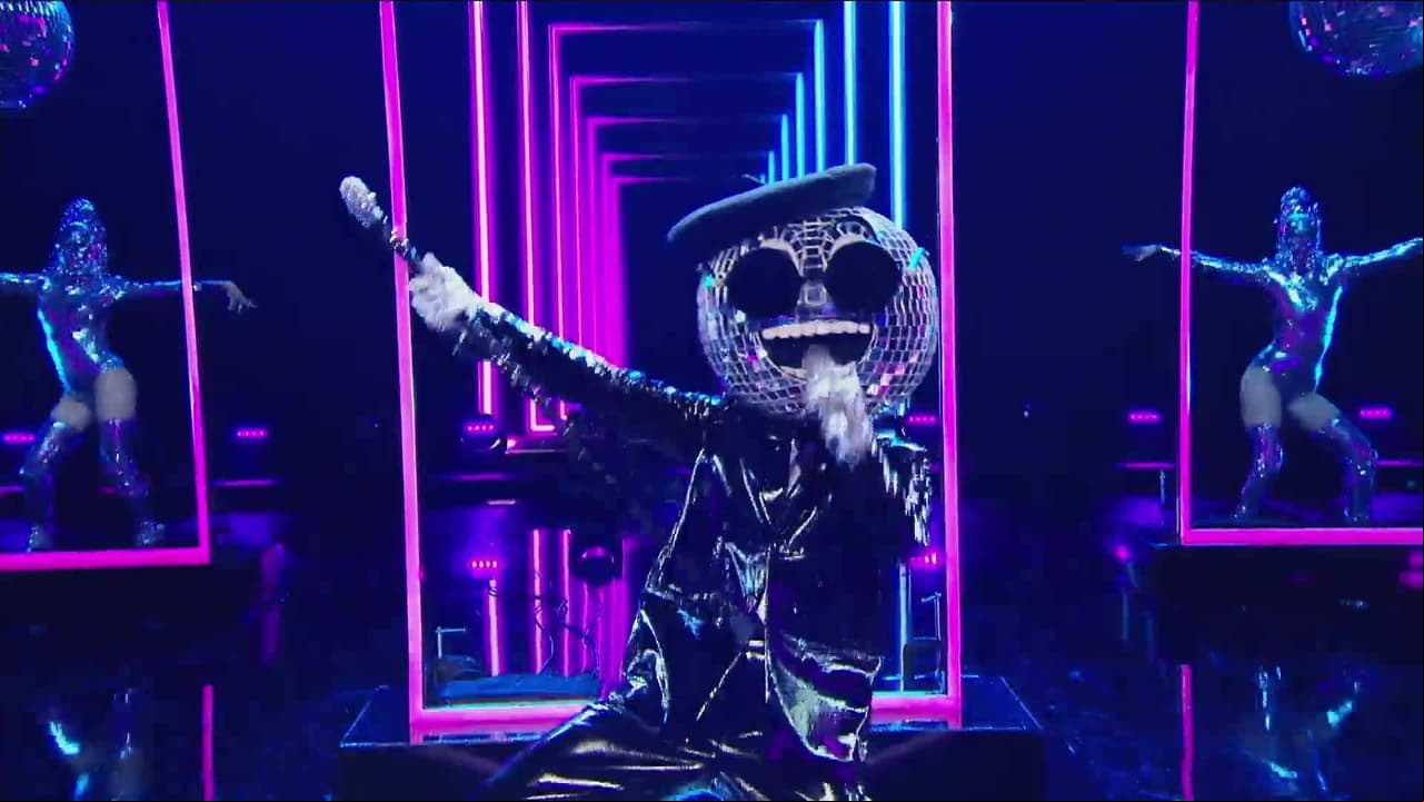Disco Ball mueve las caderas con ‘Tusa’: “¡Ahora soy una chica mala!”