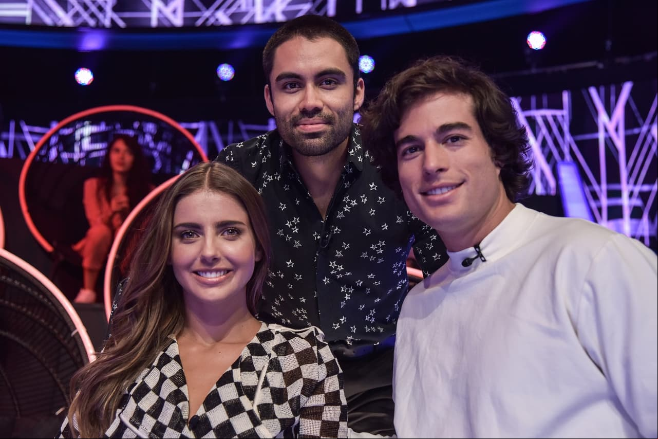 Las Estrellas de televisión jugaron por el suelo de Israel González, quien apoya a los animales que se encuentran en situación de vulnerabilidad.