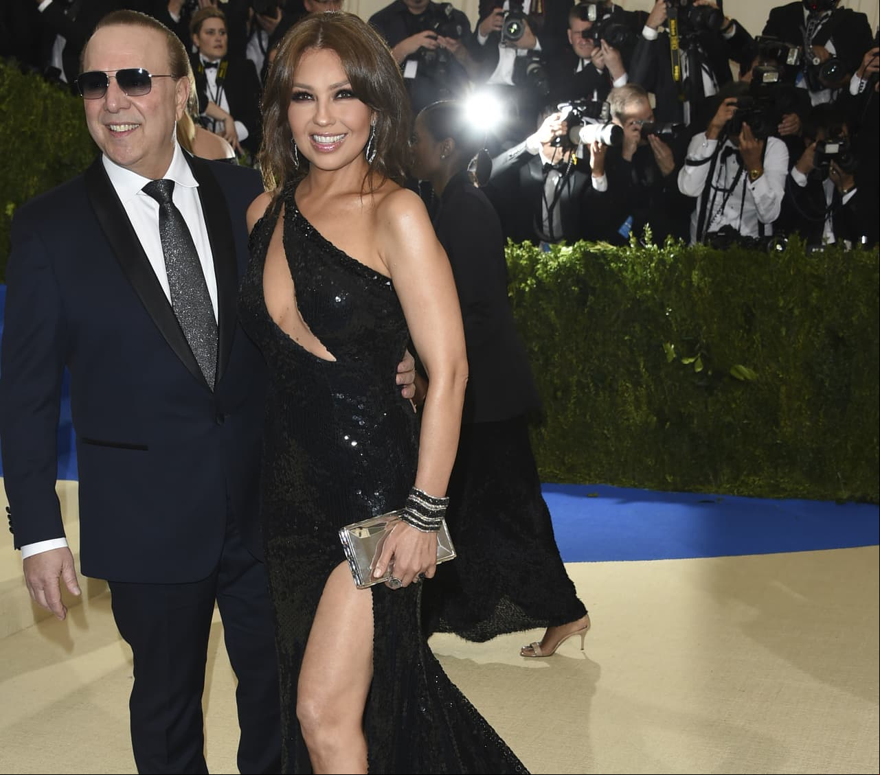 Thalía es criticada por ‘presumir’ lujoso regalo de Tommy Mottola