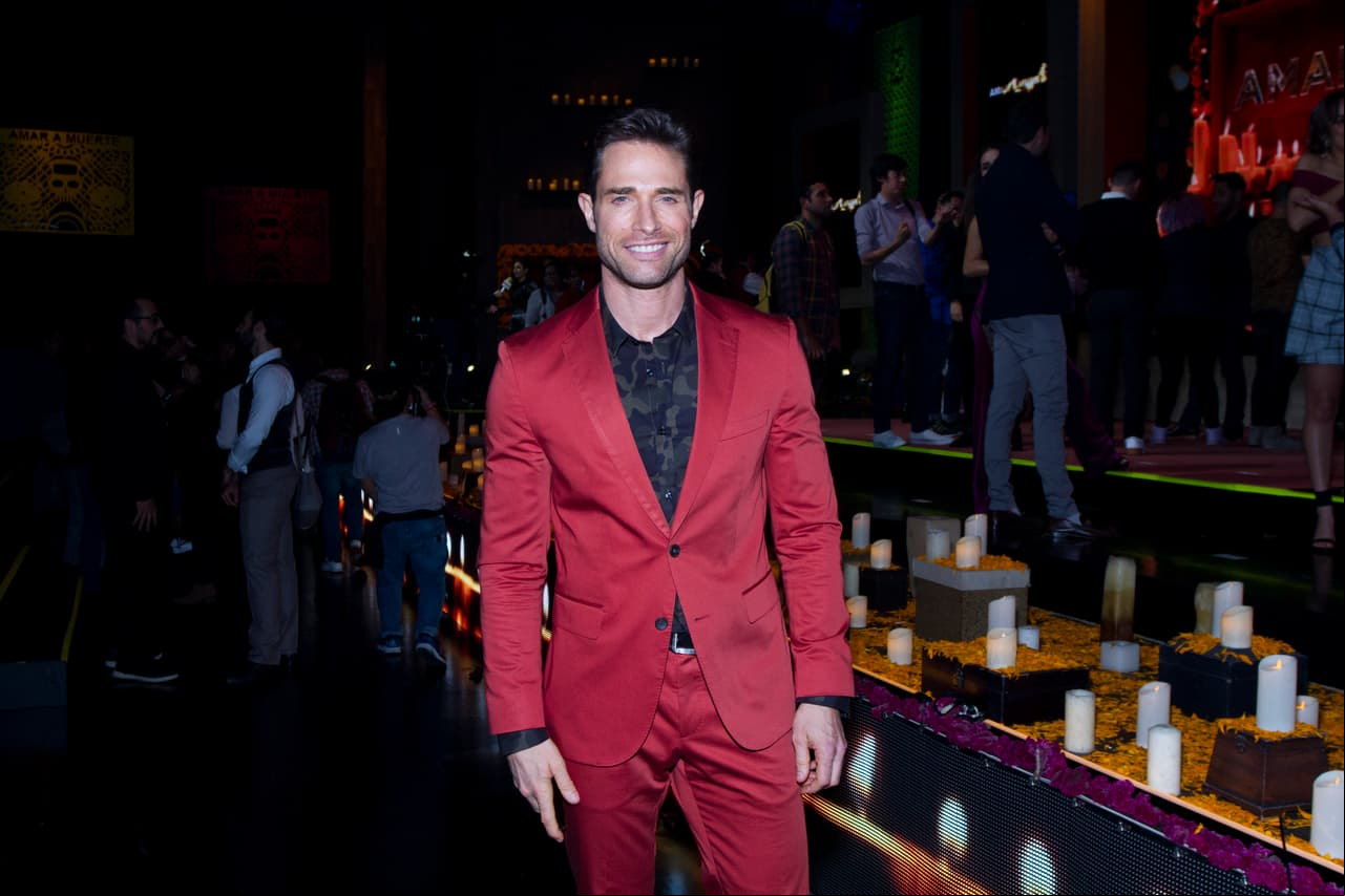 Sebastián Rulli no podía faltar al evento para apoyar a Angelique Boyer.