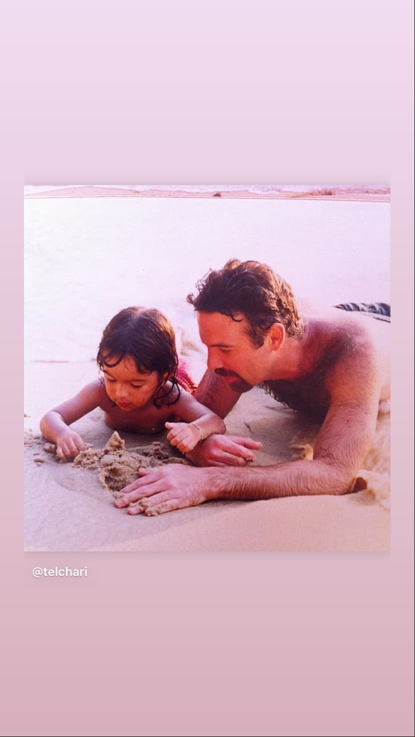 Los recuerdos junto a su papá, Arí Telch, también se hicieron presentes durante estos días a través de este retrato de su infancia, el cual desapareció de la página principal y después fue publicada en las historias.