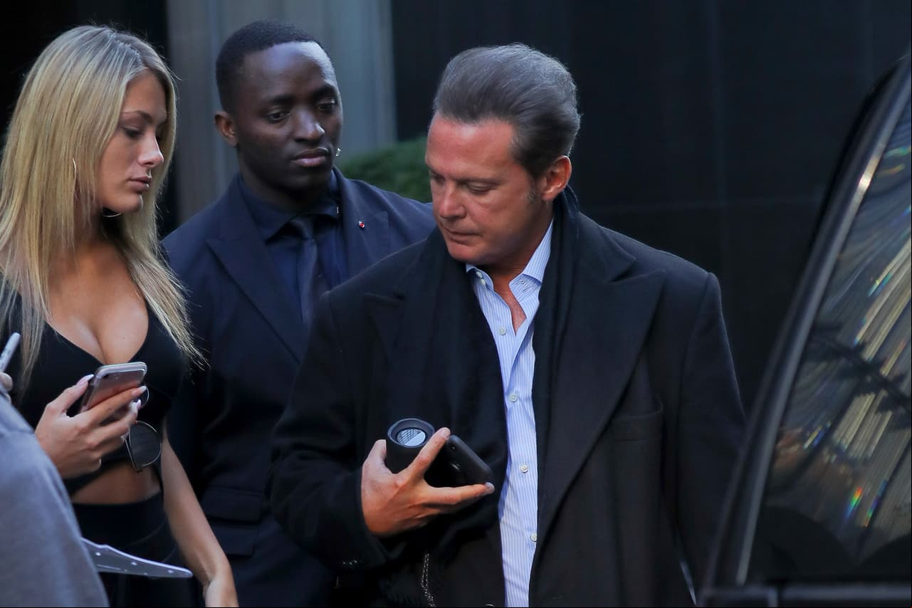 Luis Miguel sacó a flote su caballerosidad con su novia, de quien estuvo pendiente todo el tiempo