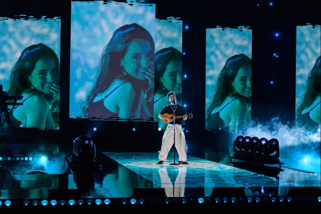 Camilo fue uno de los interpretes con más presentaciones, pero destacó en la que apareció su esposa Evaluna a quien le expresó su amor en todo momento.