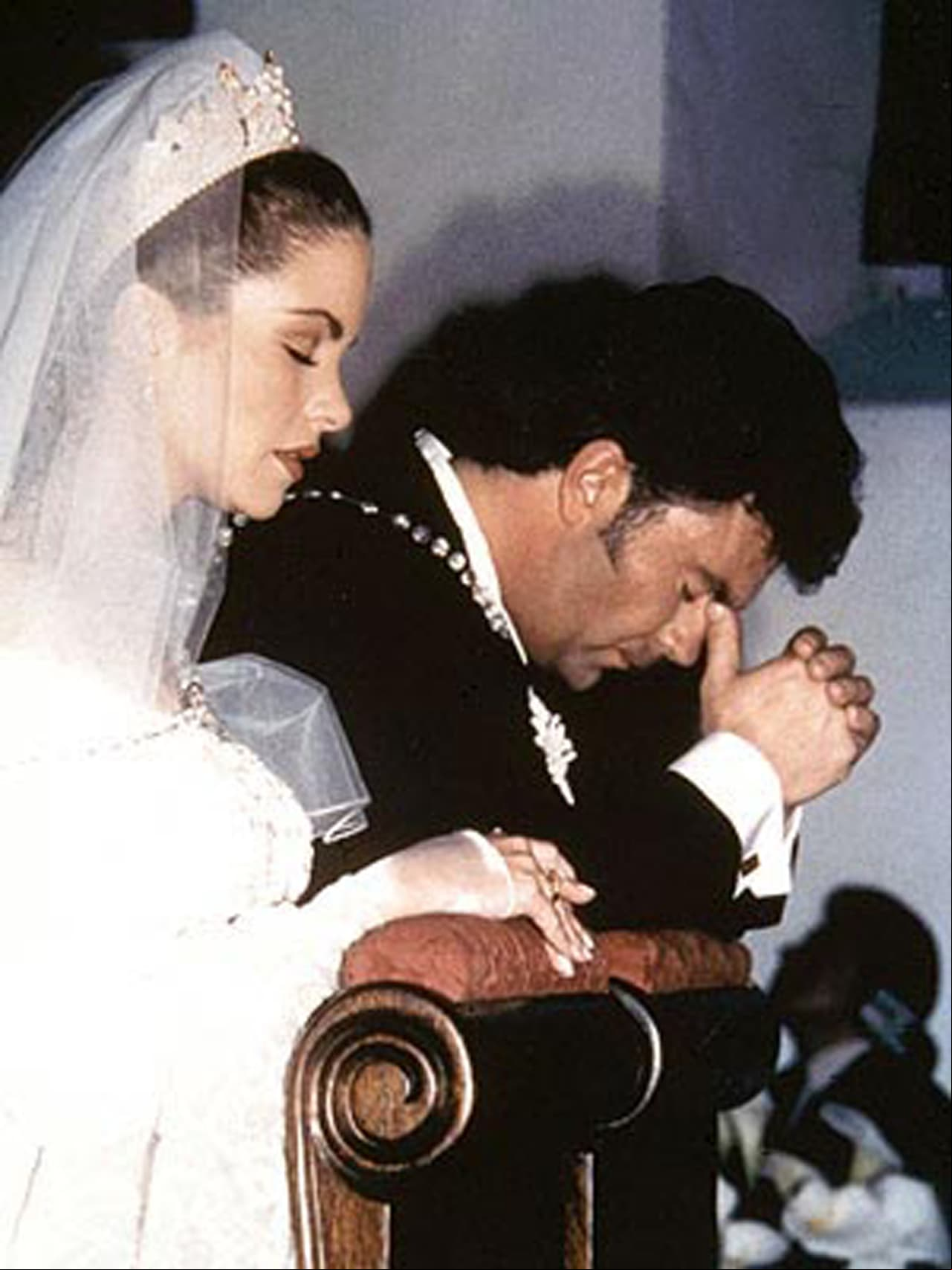 En lo que se refiere a su vida personal, Lucero se casó con Manuel Mijares en 1997 en el Colegio de las Vizcaínas en México. Su enlace matrimonial fue televisado bajo la producción de Silvia Pinal. Como fruto de ese compromiso nacieron José Manuel y Lucero.
