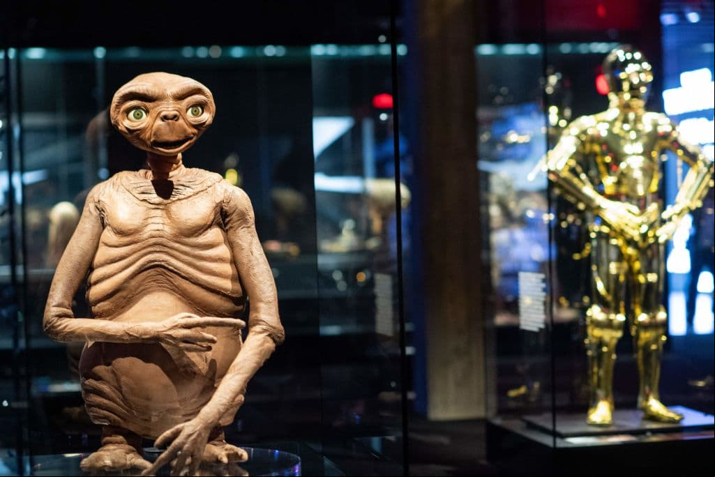 ‘ET the Extra-Terrestrial’, que también protagonizó un joven Henry Thomas, Dee Wallace, Peter Coyote y C. Thomas Howell, llegó a los cines el 11 de junio de 1982.