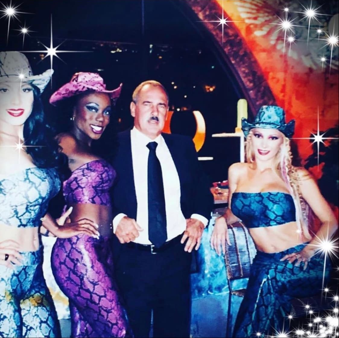 Finalmente, Jazmín inició en el año 2000 junto a Sabelle e Ivonne Soto. No obstante, solo estuvo un año en el programa y se alejó de los reflectores.