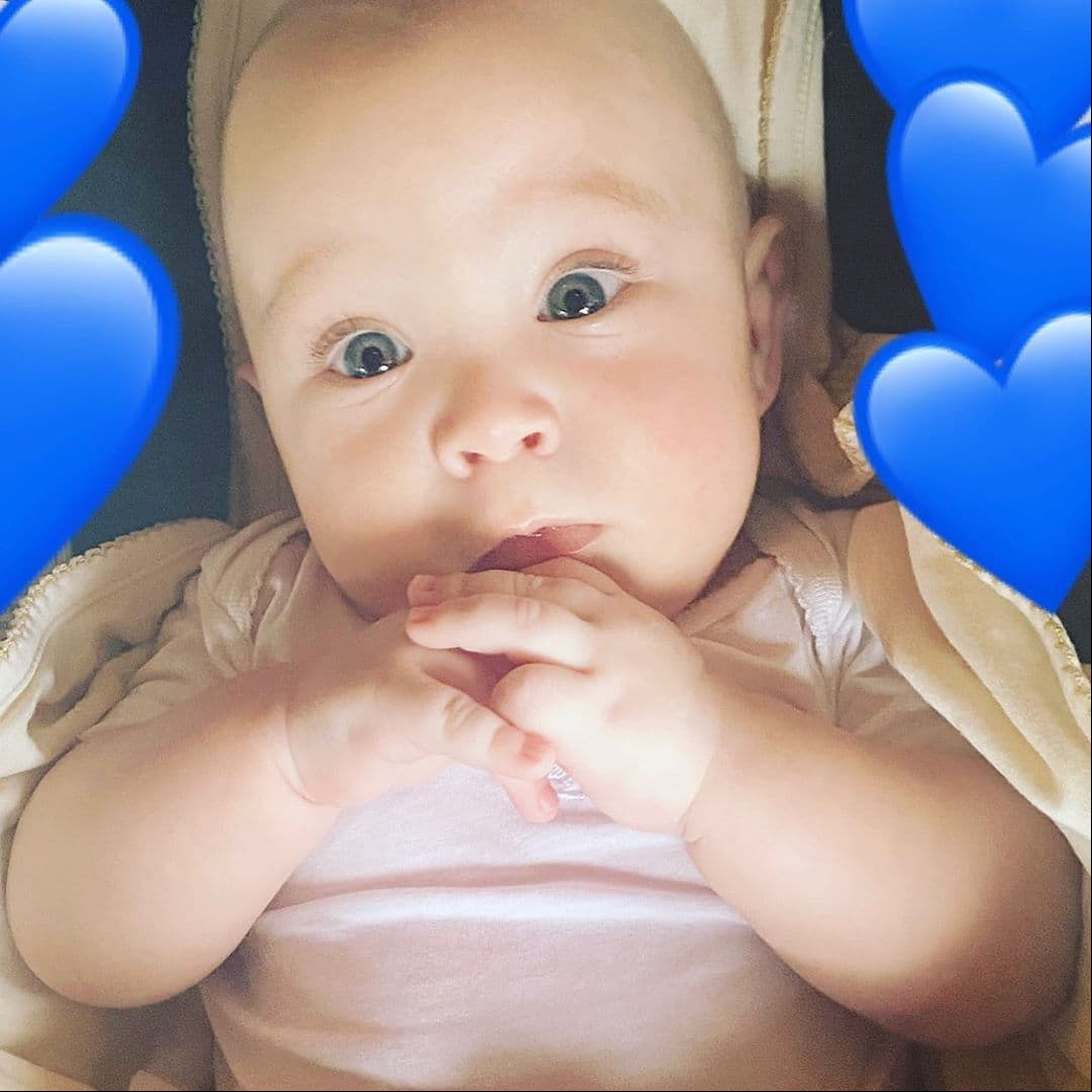 Emiliano es el segundo hijo de la exRBD, quien nació el 2 de febrero de 2020. El pequeño destaca por sus enormes ojos, que se parecen a los de su madre.
