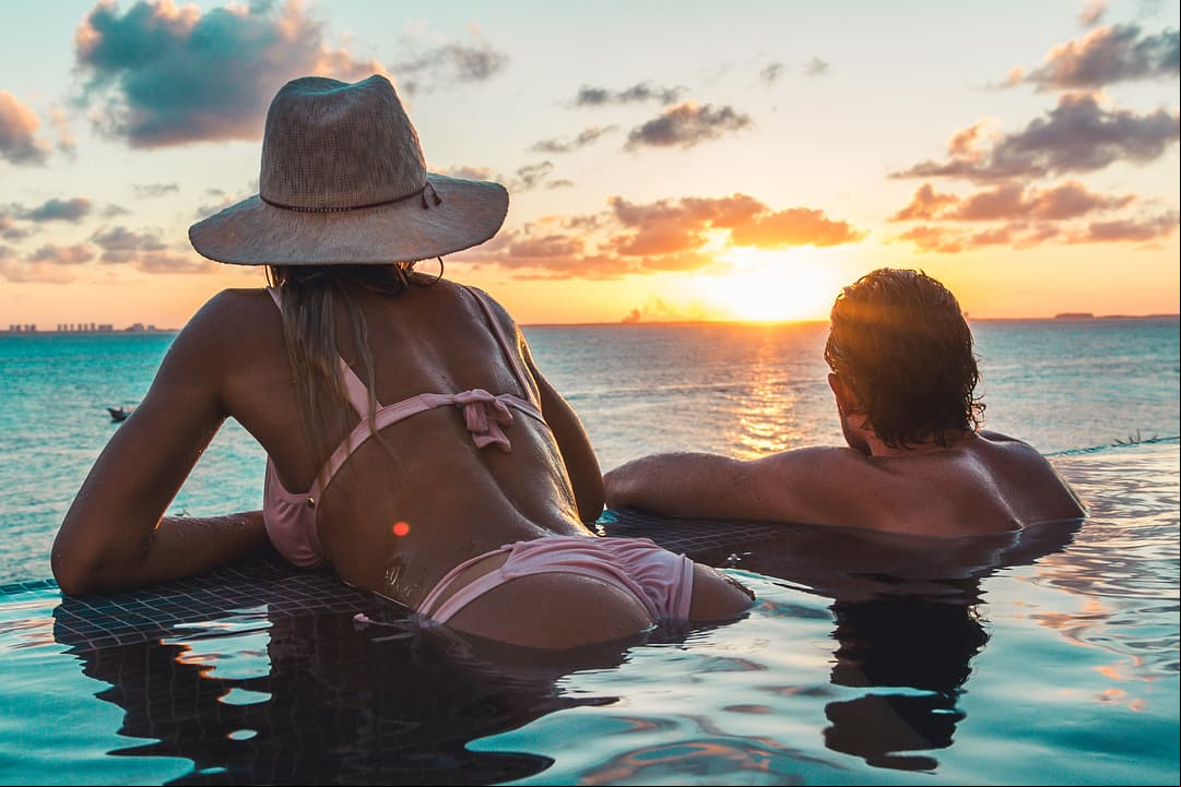 "Gracias vida de mi amor @sebastianrulli por estos días de vacaciones tan merecidas para ti, disfruto tanto compartir todo contigo! Me haces tanto bien! El tiempo contigo se detiene, TE AMO", declaró la estrella de telenovelas.