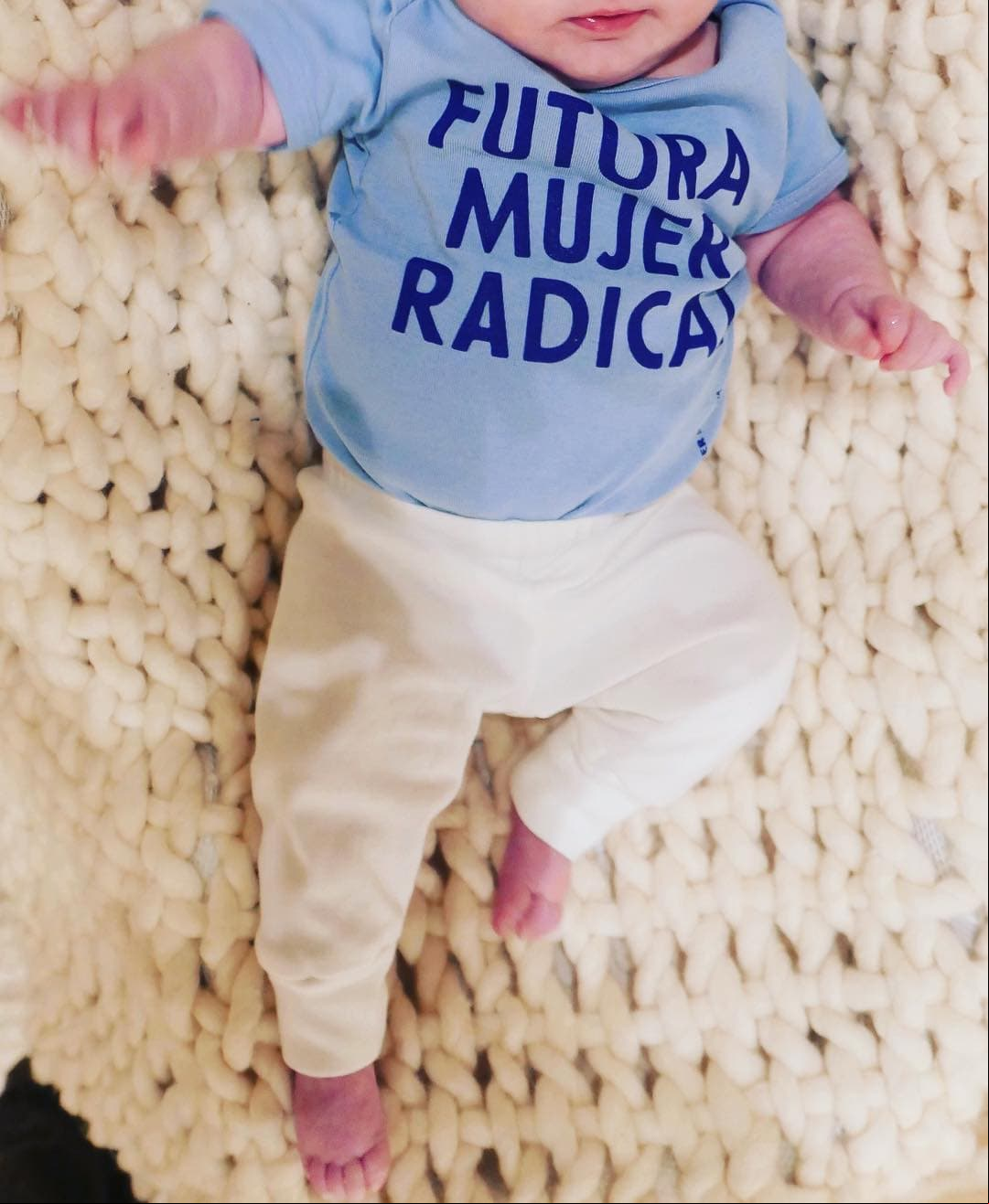 “Esto ha sido sin duda un cumpleaños y celebración de la Navidad única en nuestras vidas. Tanto sus hermanos como Jwan y yo estamos completamente enamorados de nuestra beba y agradecidos de poder comenzar este 2019 con el mejor regalo que podíamos recibir, el regalo de la vida”, expresó en una publicación en su cuenta de Instagram.