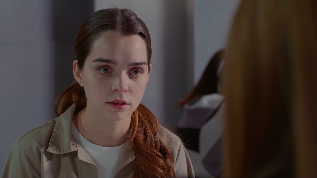 Natalia engaña a Valeria al decirle que es novia de Mateo