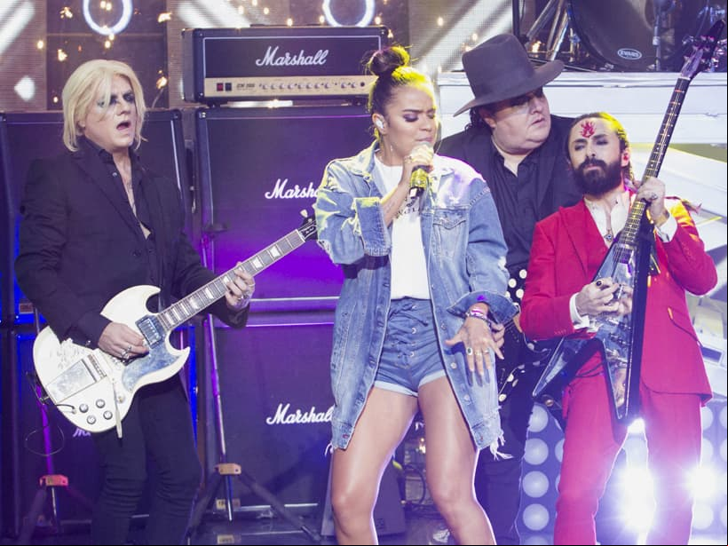 Karol G y Moderatto hacen explotar el escenario