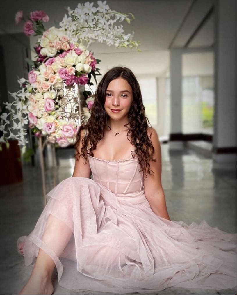 El día de ayer Mía, hija de Andrea Legarreta y Erik Rubín cumplió 15 años y no tuvo otra opción que festejar desde su casa por la crisis sanitaria que se vive. 
<br>