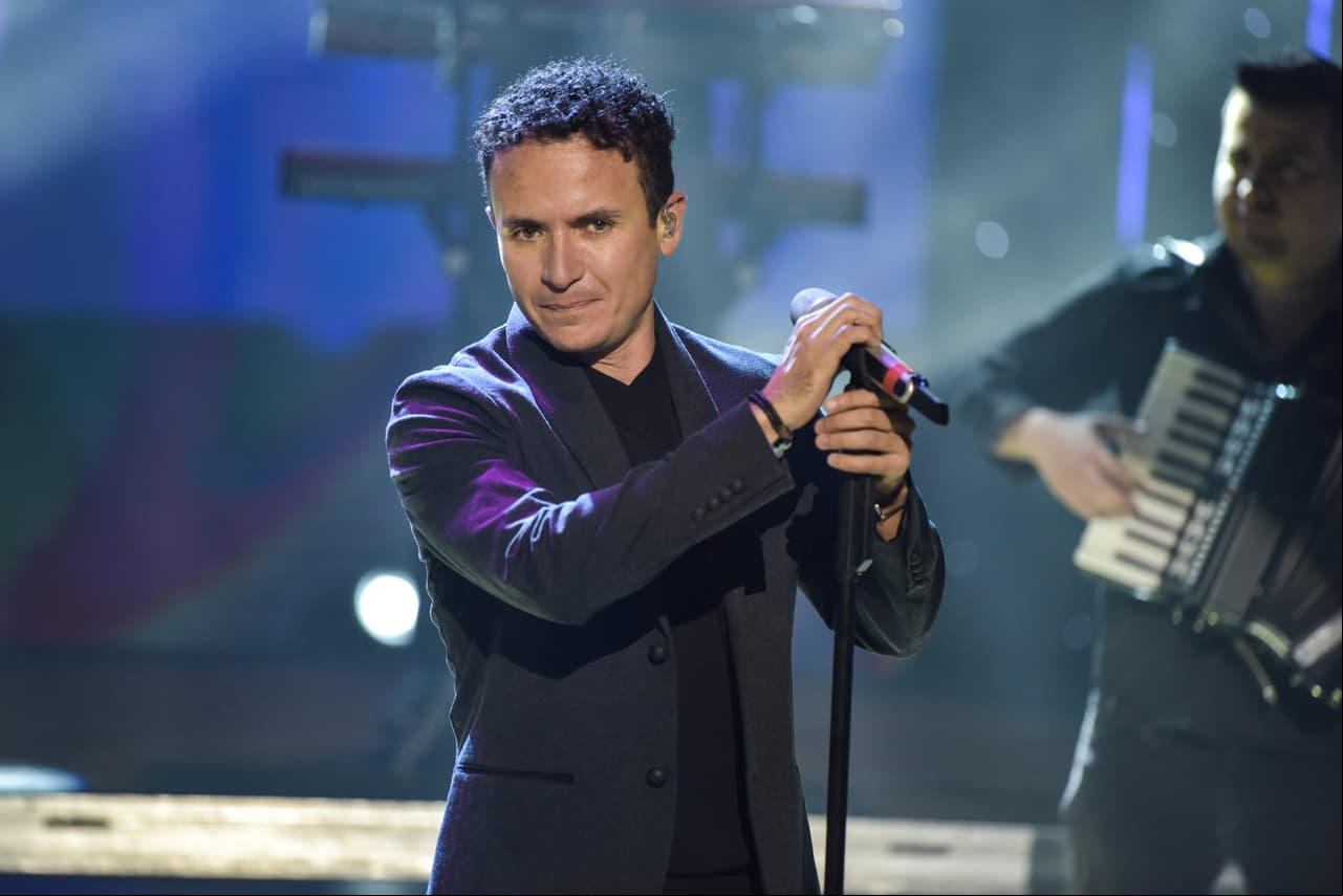 Después fue el turno de cantante colombiano Fonseca, quien con su inconfundible voz y pegajoso ritmo puso en alto la bandera de Colombia.