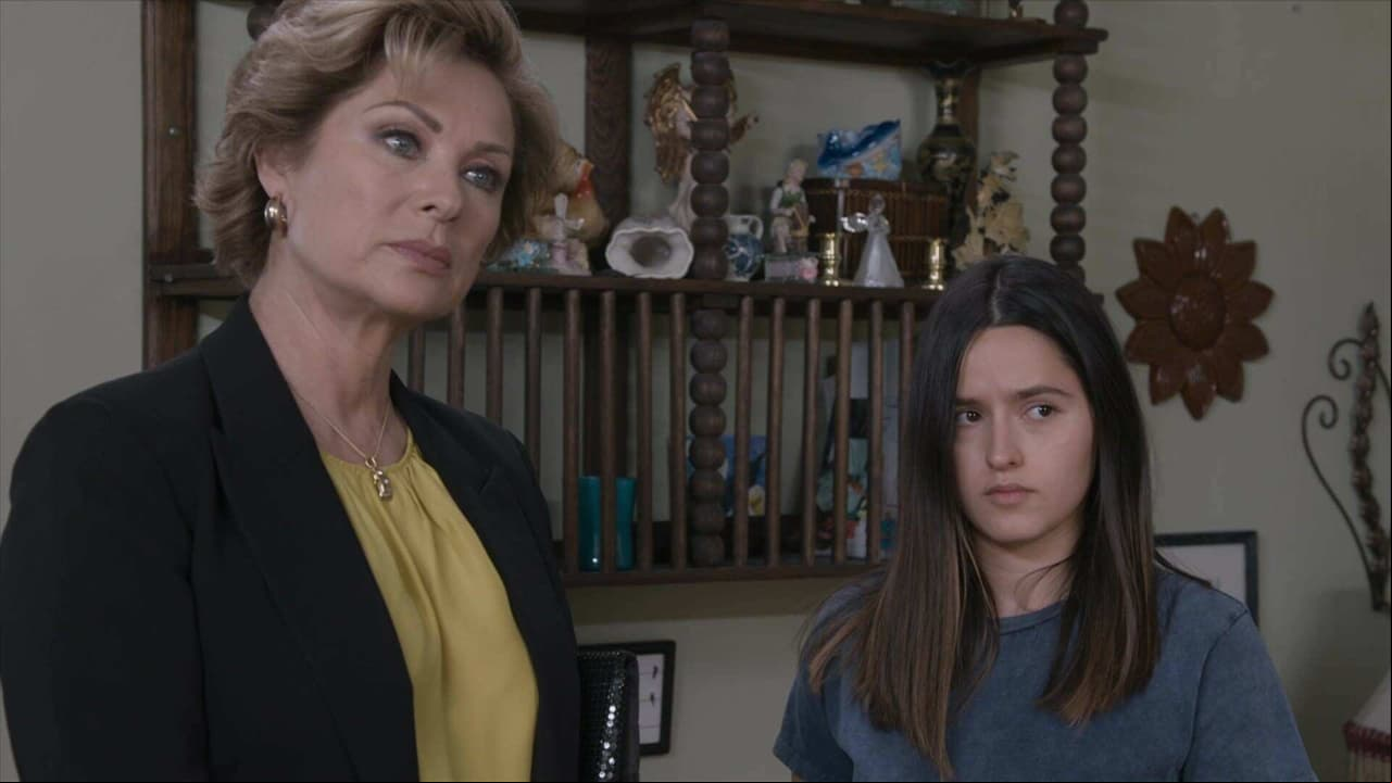 Victoria contrata a Clara como su asistente personal