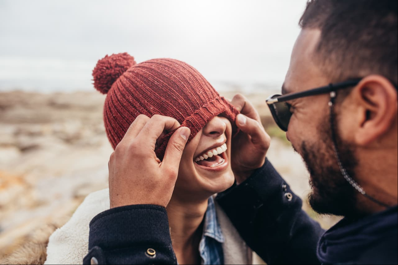 Con los hombres más divertidos del zodiaco lograrás experimentar cosas nuevas siempre; su sentido del humor es tan único que nunca estarás aburrida.