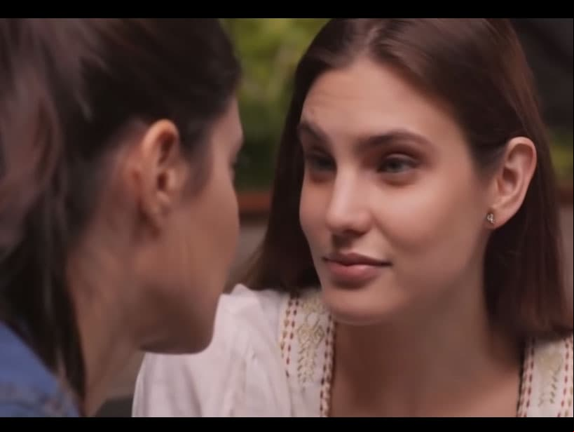 “¿Sabes cuál es el problema contigo? No puedo parar de pensar en ti, es como un disco rayado”, comentó ‘Valentina’ a su amada, quien pasaba por la misma situación. Finalmente, iten su amor.